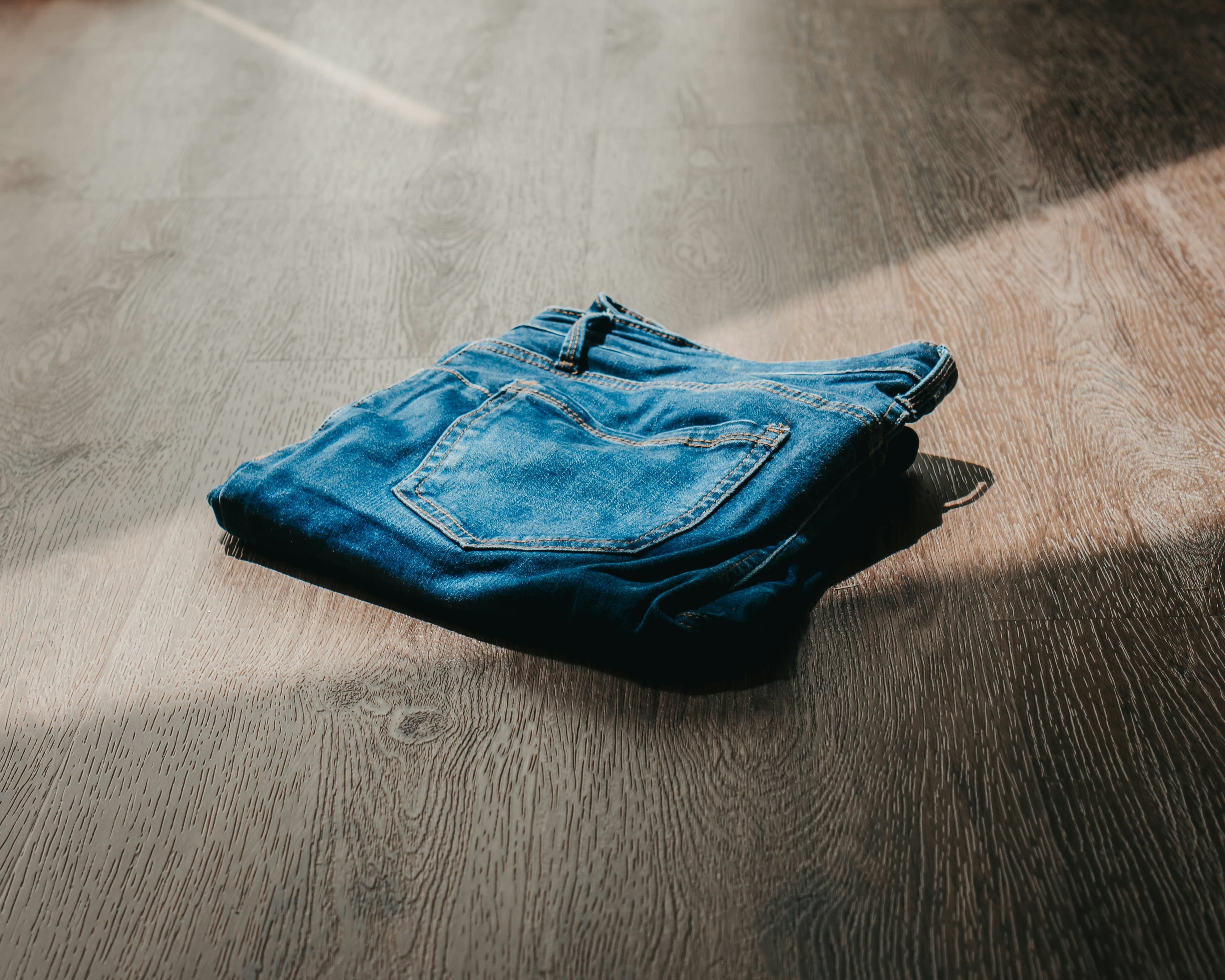 The Sun-Washed Trail Jeans – Rustic Oak Wash